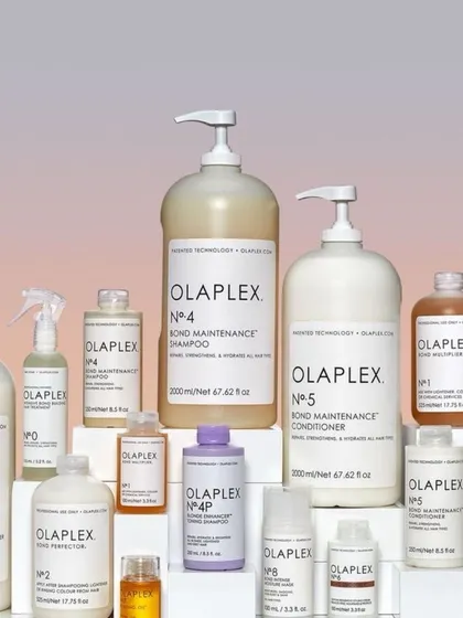 I only use the best products, and Olaplex is essential in my salon. It works on a molecular level to repair broken hair bonds caused by chemical, thermal, and mechanical damage. This is how I keep your hair strong and healthy.