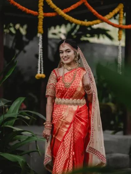 Another shot of the beautiful bride Tanu, her smile and poise making the look even more special.