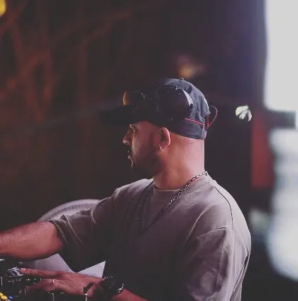 After a crazy week of back-to-back gigs, I'm reminded that I have the power to move people with music. I love my job.