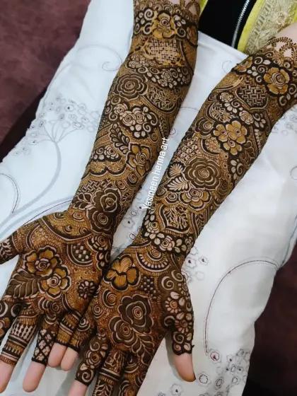 I love how this bridal design came together. The patterns are dense and flowing, with roses, swirls, and traditional Indian motifs covering the hands and arms completely.