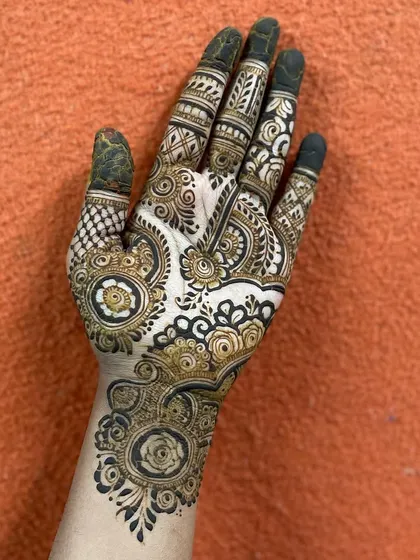 I'm obsessed with this design. The combination of bold outlines, delicate shading, and negative space creates a really captivating look.