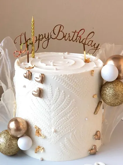 A different view of the white stenciled anniversary cake.