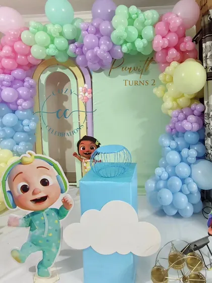 A sweet and simple Cocomelon theme with pastel-colored balloons. This setup is perfect for smaller spaces or home celebrations.