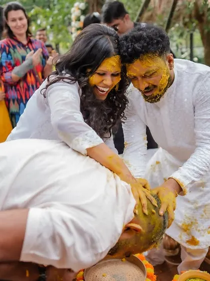 A Haldi ceremony that turned into a full-blown party. We love when celebrations are this energetic, allowing us to capture incredibly fun and dynamic candid shots.