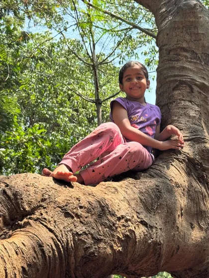 There is a special kind of confidence a child gains from exploring the outdoors. Moments like these, seeing a child feel strong and happy in nature, are what my workshops are all about. We encourage kids to climb, explore, and find their own little adventures.