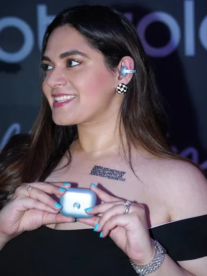 Partnering with Motorola and Swarovski was a perfect fusion of fashion and tech. For this launch, I created content that positioned the Moto Buds not just as an electronic device, but as a statement accessory. This is how I help brands tell a bigger story.