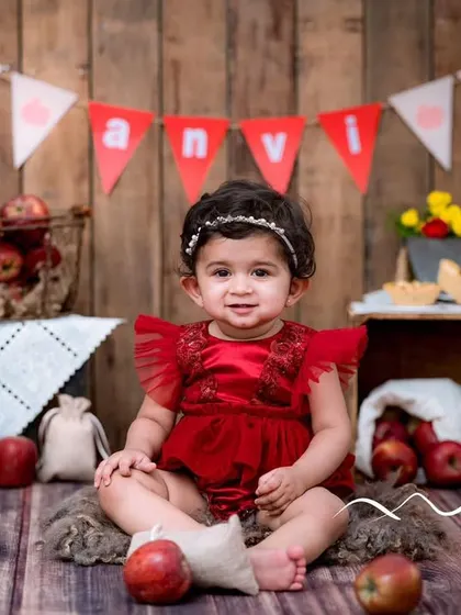 An apple a day keeps the doctor away. This "apple baby" theme with a rustic wooden backdrop and baskets of fresh apples is a sweet and classic concept.