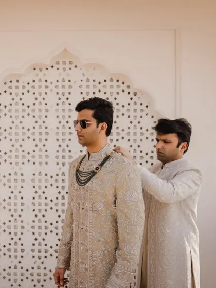 A candid moment of the groom getting ready with his brother at the Anantara Jaipur.