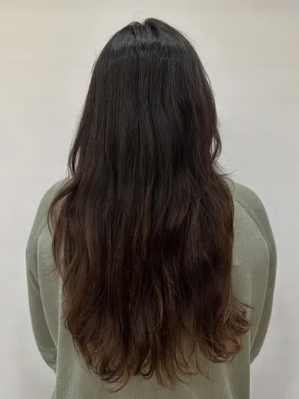 Ready for a "Chocolate Pecan Dream." This before shot shows hair that's a bit flat in color, perfect for adding some rich, nutty brown dimensions.