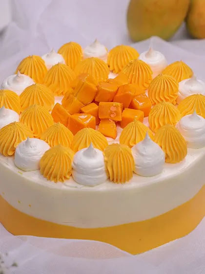 We capture the taste of summer with our fresh mango cake. This light and airy cake is layered with mango filling and topped with fresh, juicy mango chunks and piped cream, making it a perfect treat for Father's Day or any warm-weather celebration.