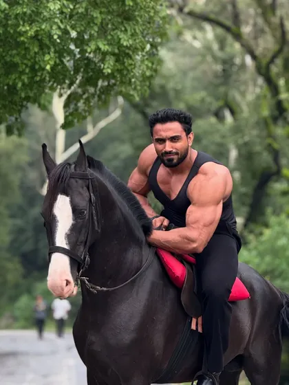 Another shot on the horse, showing my arm size.