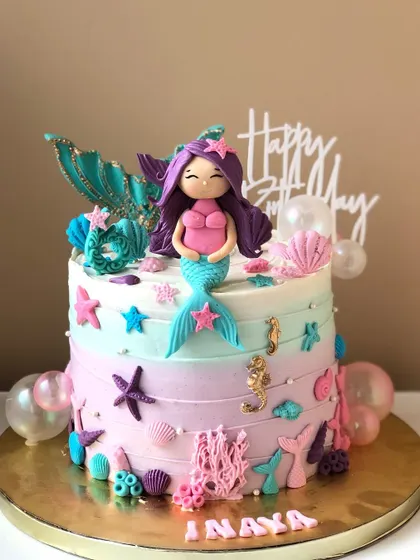 Another angle of this beautiful mermaid cake, showing the shimmering seahorses and shell details.