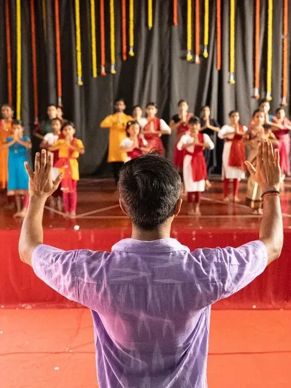Addressing a large group of students during the P A D A M workshop. Teaching on a stage like this allows me to demonstrate movements to everyone at once, ensuring the entire group learns in sync.