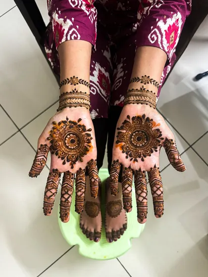 The front view of the minimalist bridal mehendi, showing the intricate mandala design on the palms.