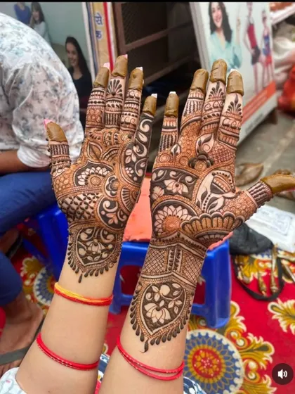 A classic party-style mehandi with bold floral and paisley patterns, perfect for making a statement at any event.