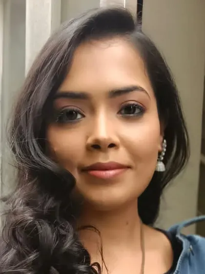A soft glam look created during a makeup workshop. This look features a gentle smokey eye and a neutral lip, perfect for an everyday elevated look or a small get-together.
