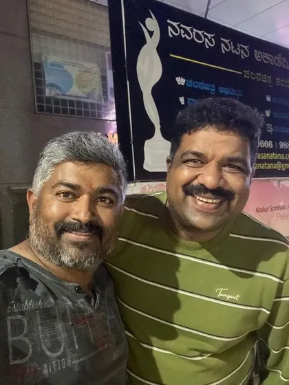 A happy selfie with Srinivas master. He wished me well for my Zee TV DKD show. Thank you, master.