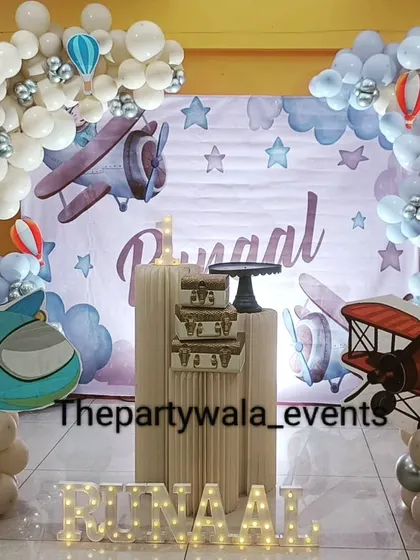 An Aeroplane theme with vintage and modern plane cutouts, and 'clouds' made of white balloons.