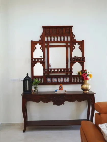A duplicate of image 170, showing the stunning jharokha mirror and console table.