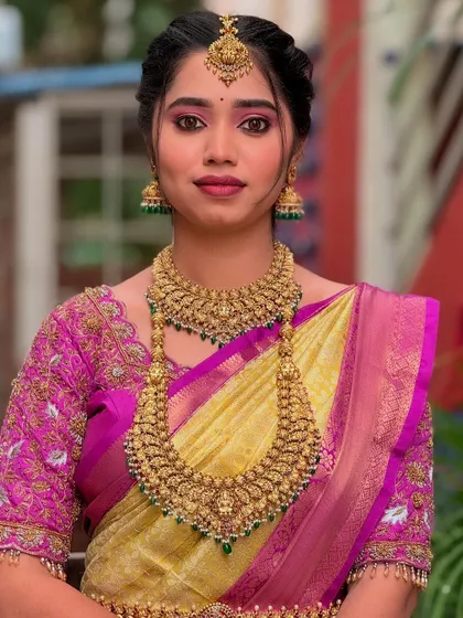 A full frontal view of the model, showing the complete impact of this grand bridal jewellery set.