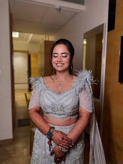A magical day filled with love and happiness for Yashi. Her engagement makeup was designed to be both glamorous and elegant, perfect for her special celebration.