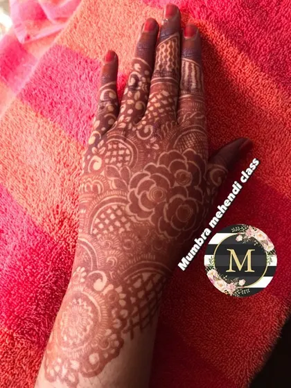 Look at that stain! This is the result you get from using high-quality, natural henna paste.