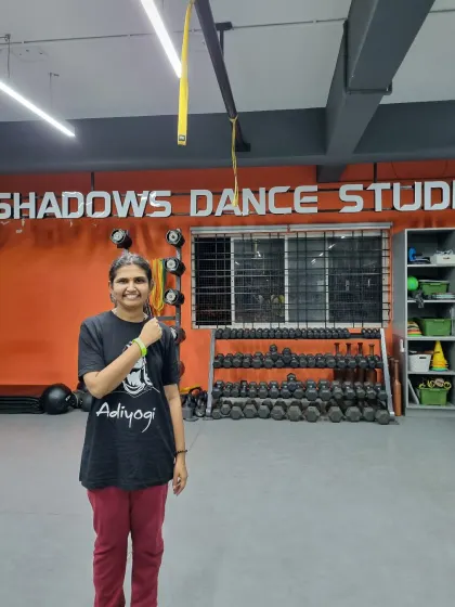 Aparna proudly holds up her new green band, earned for her amazing performance in the basic level. Congratulations.