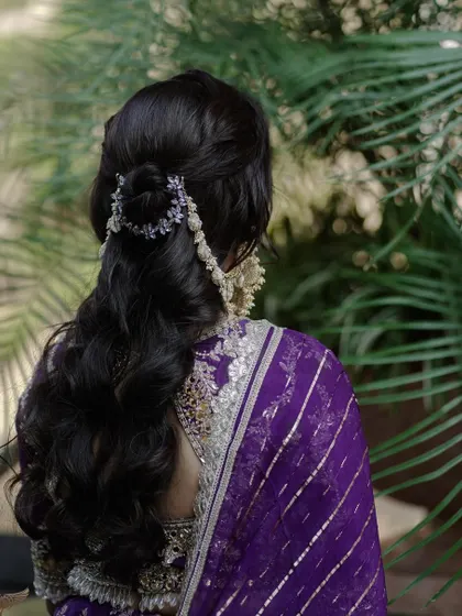 A detailed shot of the intricate hairstyle for the Lagan Lakhvanu. The beautiful hair accessory adds a touch of royalty.