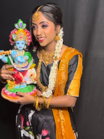 This client styled a black and yellow printed Langa Davani for a Krishna-themed photoshoot. It’s a creative way to use traditional wear for artistic expression.