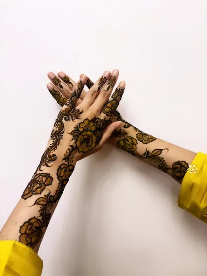 A beautiful floral vine design that gracefully flows along the side of the hands and arms. This style is modern and elegant.
