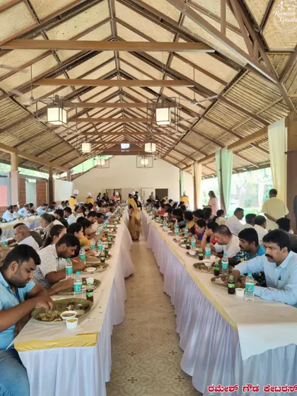 Another shot from one of our outdoor events, showcasing the pleasant ambiance and our traditional food service.