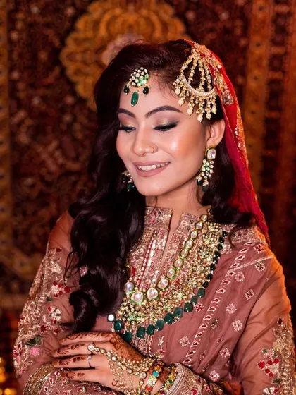 A stunning Walima bride with soft, romantic makeup. The focus is on her radiant skin and beautifully defined eyes.