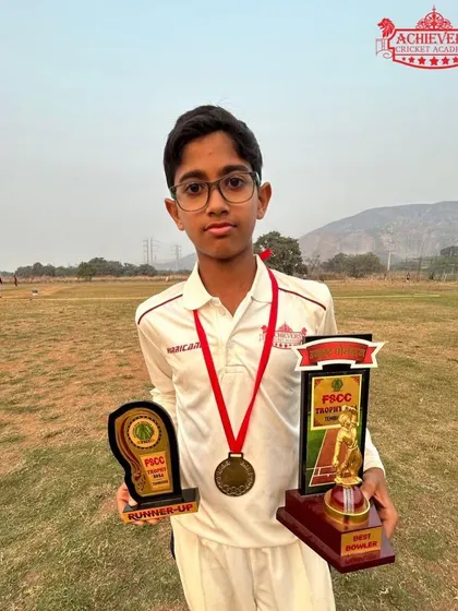 Shaunak Gawade, named 'Best Bowler' for his exceptional performance on the pitch.