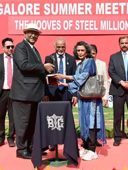 The Hooves of Steel Million Div I trophy is presented by Mr. Rajendran Sabanayagam to the owners of Maana.