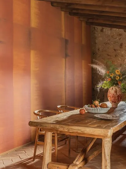 An ode to the tactile beauty of plant fibers. This wallcovering showcases rich, layered textures in earthy tones that captivate the eye and invite the hand to linger, creating a rustic yet sophisticated dining space.