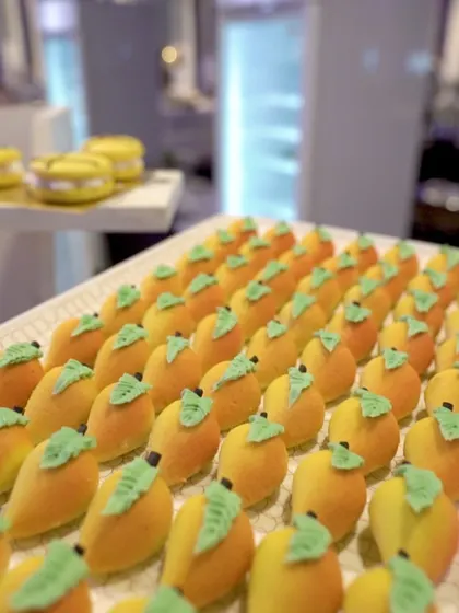 Adorable mango-shaped sweets, perfectly crafted to celebrate the golden season. A playful and delicious treat.