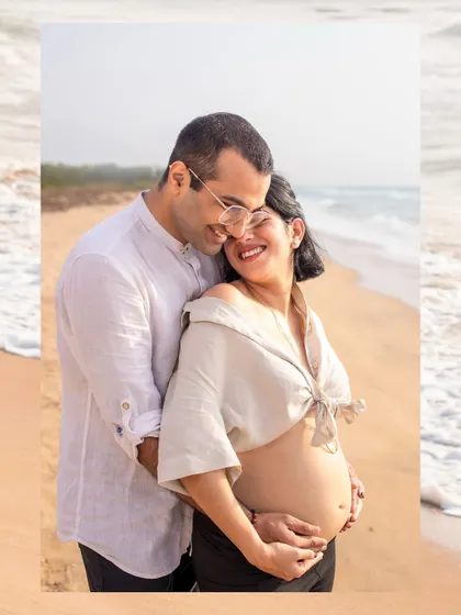 The best moments are often the unposed ones. Here, we captured a genuine smile and a warm embrace, showing the beautiful connection between the couple during their casual beach shoot.
