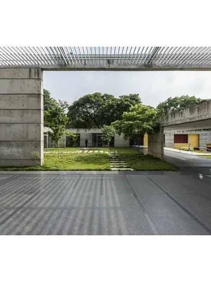 A framed view from the sports center's main spine out into a green court. The design constantly creates connections between the interior spaces and the lush campus landscape.