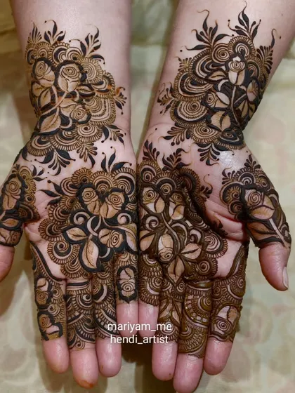 A 3D Dubai pattern with realistic rose motifs, a true work of art.