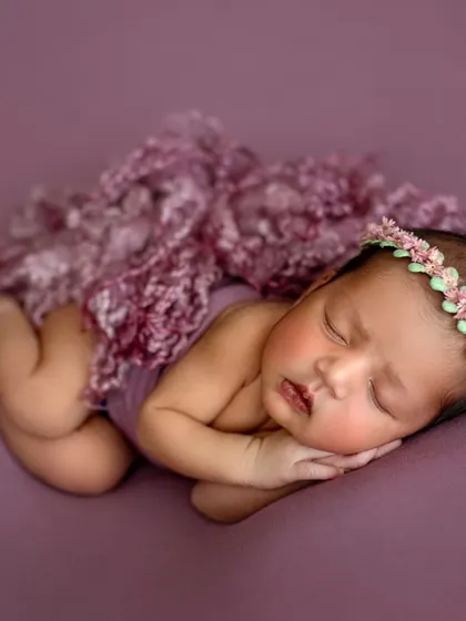 A slightly different angle of this sweet pose, showing how we can create variety even in a simple setup. She looks so peaceful.