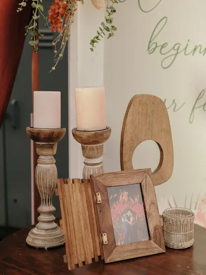 A close-up of the props at the welcome station.
