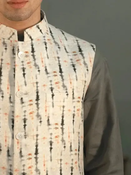 The unique tie-dye print on the jacket adds a touch of artistic flair to your look, perfect for any casual or festive occasion.