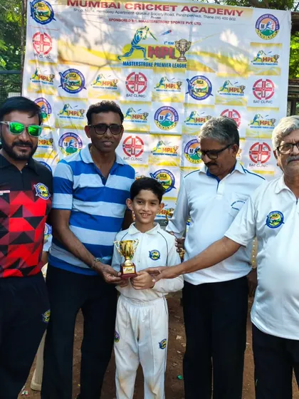 Presenting the 'Man of the Match' trophy to Aarav Namjoshi for his performance in the U-12 Masterstroke Premier League.