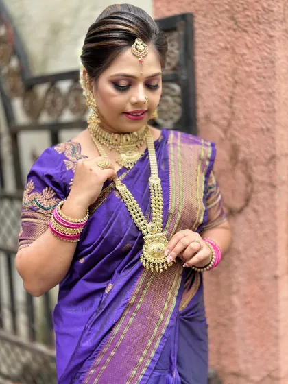A candid shot from the demonstration, highlighting the beautiful long necklace and the soft makeup.