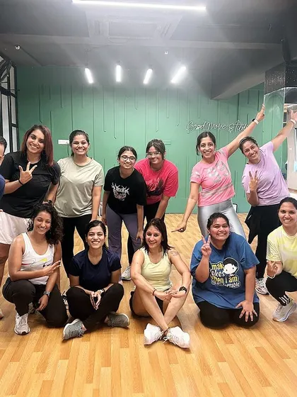Another fun group photo from the pop up class. It’s all about having fun and not taking ourselves too seriously.