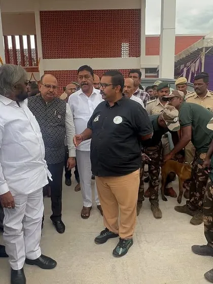 Discussing the tracker dog program with Sri Eshwar Khandre, the Forest Ecology and Environment Minister, during his visit to our Bandipur training center.