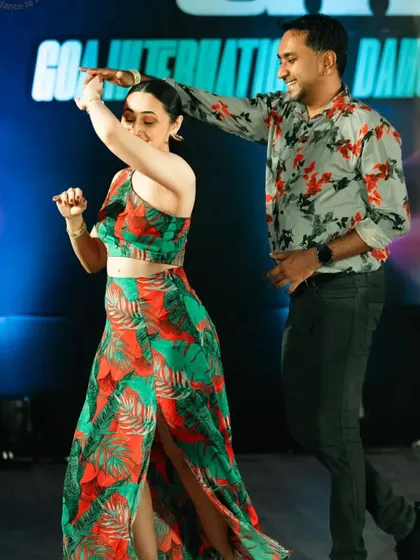 A beautiful pose during a social dance at GIDC. Festivals are not just about parties, but also about creating beautiful moments on the dance floor.