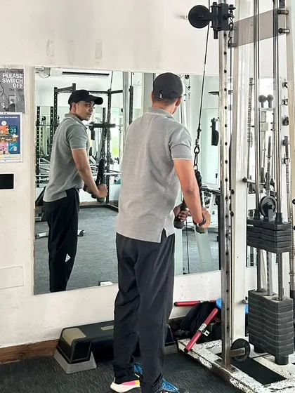 Back to the starting position of the tricep pushdown.