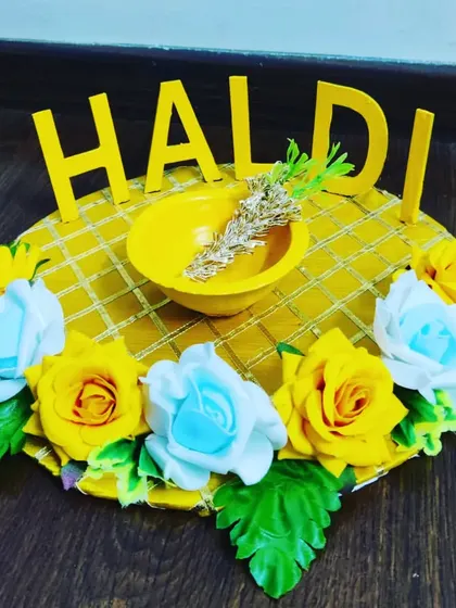 Brighten up your Haldi ceremony with this custom-made Haldi platter. The vibrant yellow theme, complete with a decorative bowl and surrounded by yellow and blue roses, is designed to bring a festive and traditional feel to the celebration.