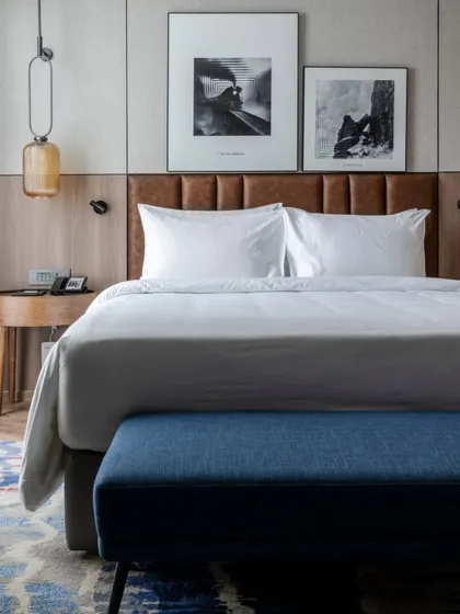 Black-and-white artworks inspired by Khandala’s mist-laden landscapes and waterfalls are integrated into the guest rooms. This contextual design element firmly anchors the room's aesthetic within its natural setting.